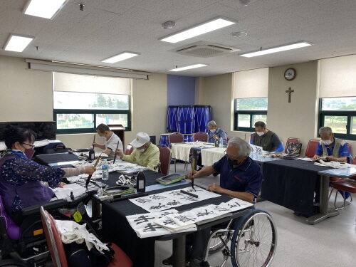 문화여가 서예 프로그램 진행