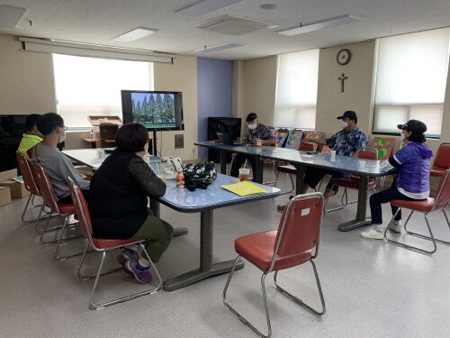 사진반 프로그램을 진행하였습니다.