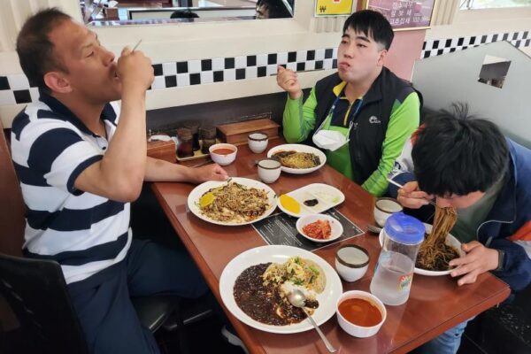 주간보호센터 오늘은 짜장면 먹는 데이!!!