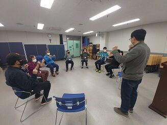 함박웃음재활교실 진행하였습니다.