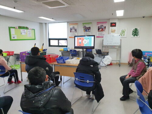 일감지원반 작업활동, 직업준비훈련, 수작업프로그램 진행.