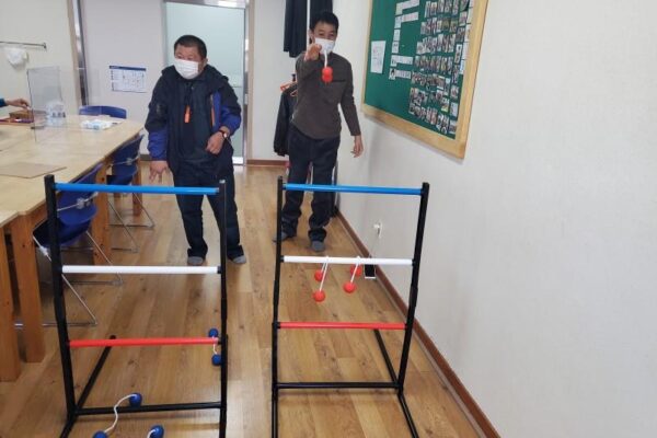 주간보호센터 신체활동 프로그램(미란다더블레더볼) 진행