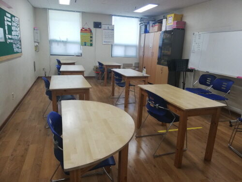 기관 내 방역소독 실시 및 사회적 거리 두기 유지