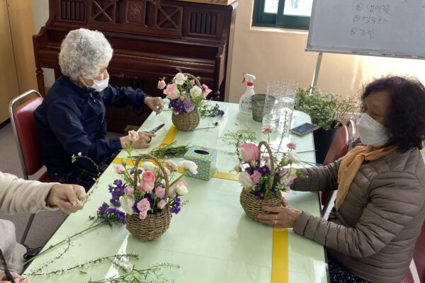 여성장애인교육지원사업 꽃꽂이 프로그램 진행