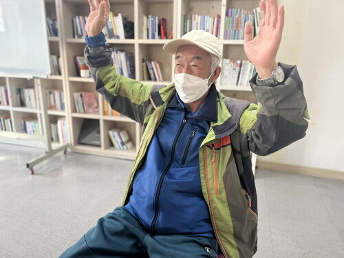 실버체조 프로그램을 진행했습니다.