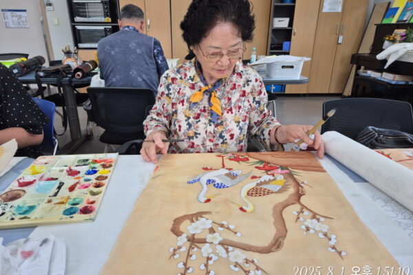 열정적인 충북 장애인 미 술 대전 준비 모습(여성장애인교육지원사업)