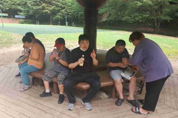 주간보호센터 산책 다녀왔습니다^^