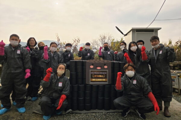 ㈜네패스, 2025년 사랑의 성금 500만원 전달과 연탄봉사로 장애인 가정에 따뜻한 겨울을 선물하다 - 직원들의 손길로 난방과 생필품을 지원하며 지역사회 온기를 전하는 나눔 실천-