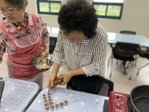 자조모임 라온제나 수제초콜릿 만들기 활동 진행