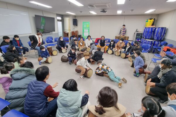 우리 내면의 어린아이와 만나 치유의 시간이 된 “드럼서클”