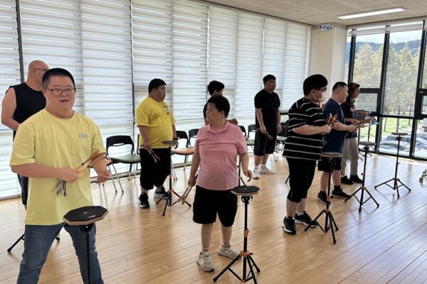 숟가락난타 프로그램 진행