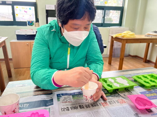 장애인의 날(4.20) 행사로 직접만든 석고방향제를 전달했습니다!