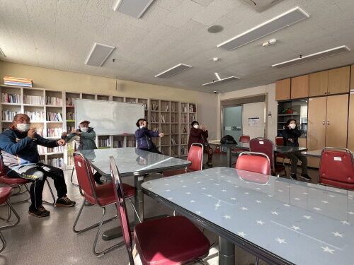 실버체조 프로그램 진행했습니다.