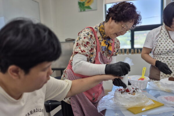 여성장애인교육지원사업 달콤한 하루, 함께 만든 케이크-제빵 프로그램 참여자의 사회공헌 활동