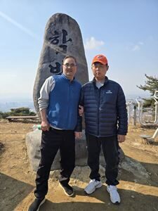 3월 20일 느림보 등산 모두 정상석에 오르다!!