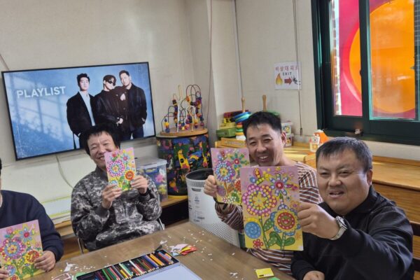 알록달록 스티커로 완성하는 나만의 작품, 모자이크 아트!