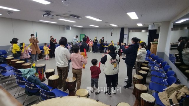 신나는 드럼서클, 젬배를 치다보니 스트레스가 확 날아가요~