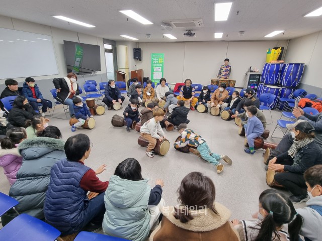 우리 내면의 어린아이와 만나 치유의 시간이 된 “드럼서클”