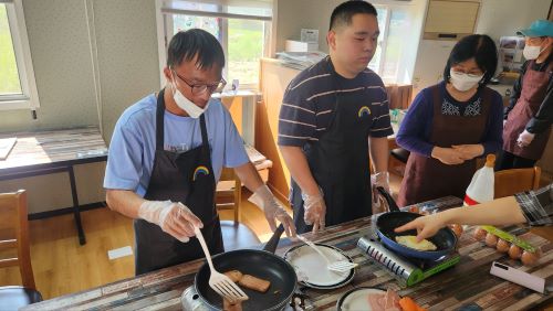 발달장애인지원팀 '따뜻한 밥한끼' 진행