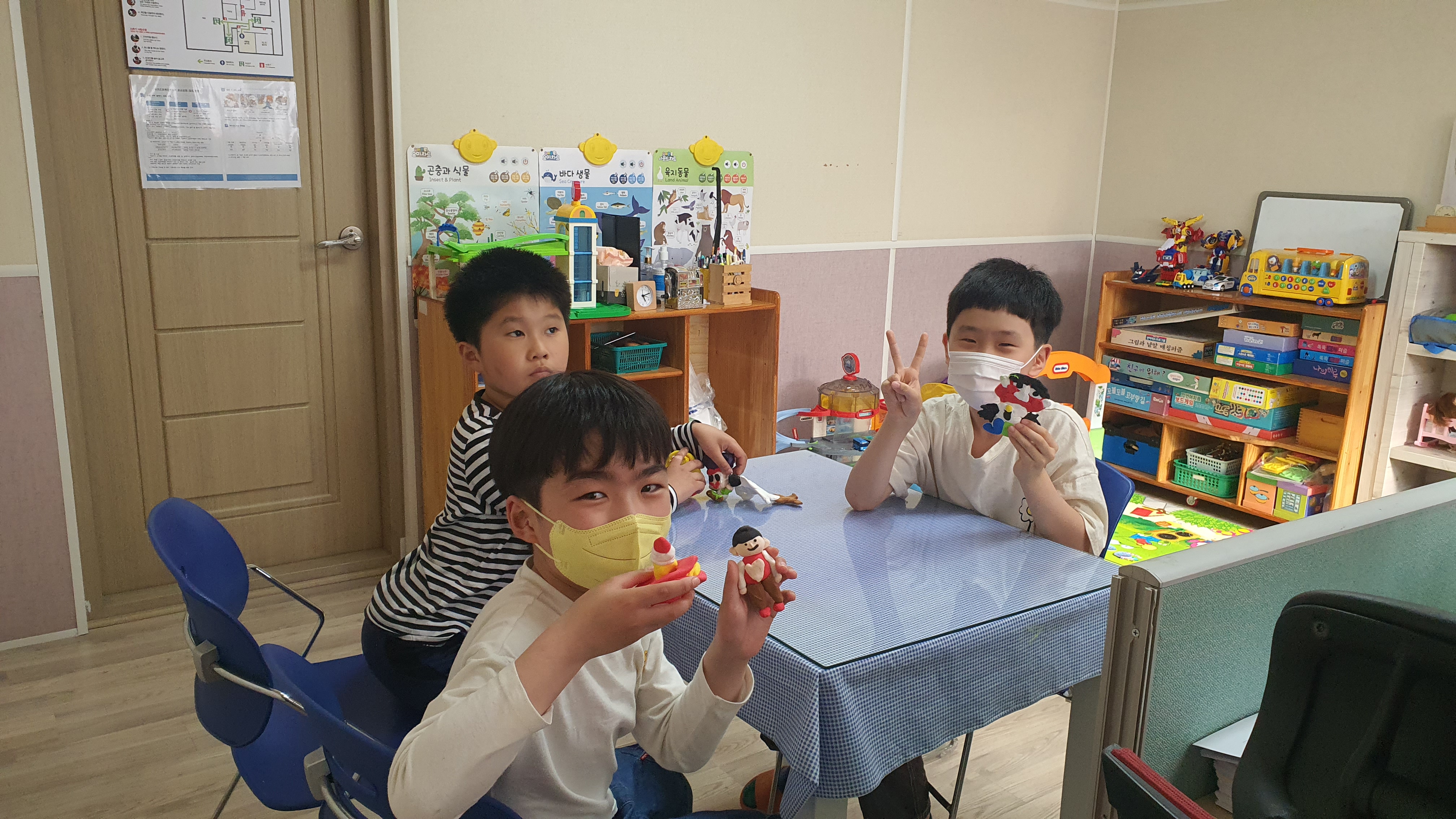 또래와의 상호작용 증진 및 학교 생활 적응 훈련을 위한 소그룹 프로그램 '다함께'